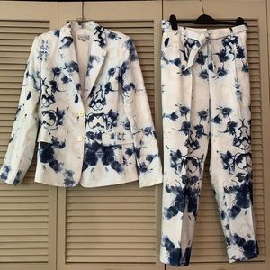 EUC Tahari women’s pantsuit size 8